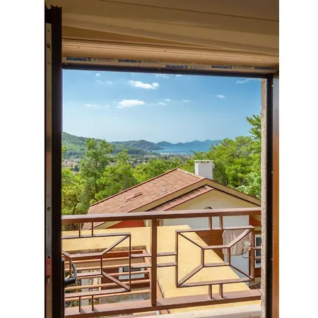 Almira Villa
