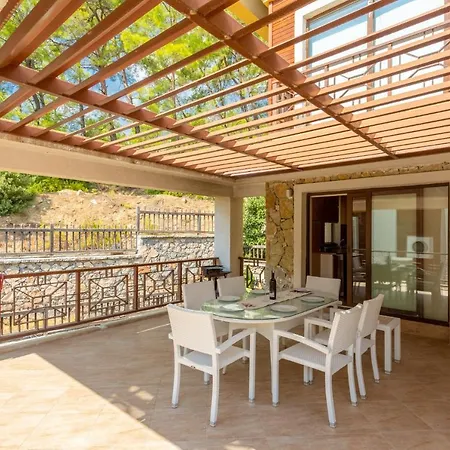 Almira Villa
